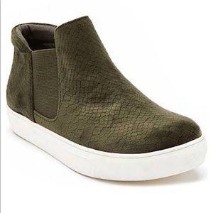 HARLAN SNEAKER// OLIVE VELVET
